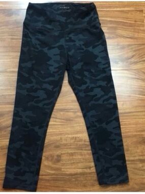 3/$25 Danskin Womens Black Gray Camo Midrise Crop Leggings Size Small Activewear